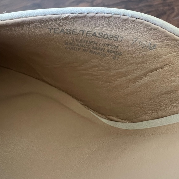 🚫SOLD🚫 Steve Madden Cream Pointed V-Cut Slip-On Mule Heels - Picture 4 of 8